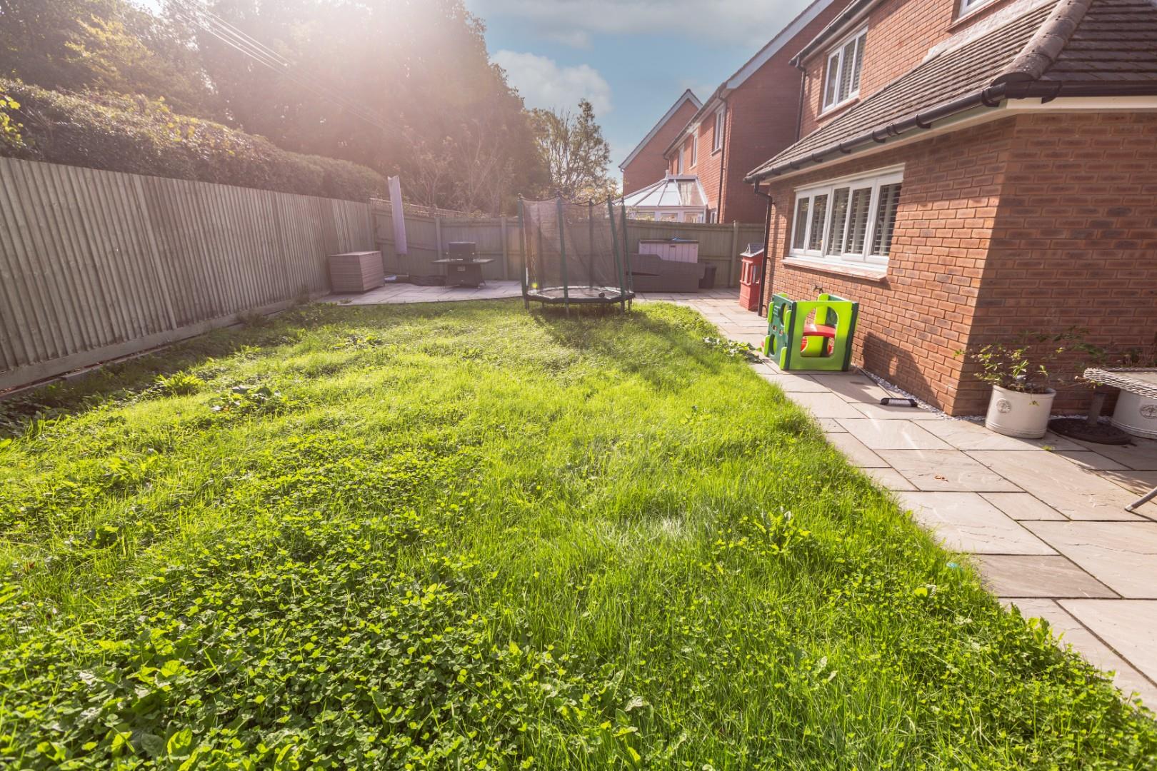 White Knight Gardens, Bishopston, Swansea, SA3 3DR